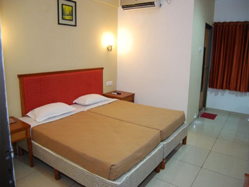 พีแอล เอ เรสซิเดนซี ตรีจี Hotel Tiruchirappalli ภายนอก รูปภาพ